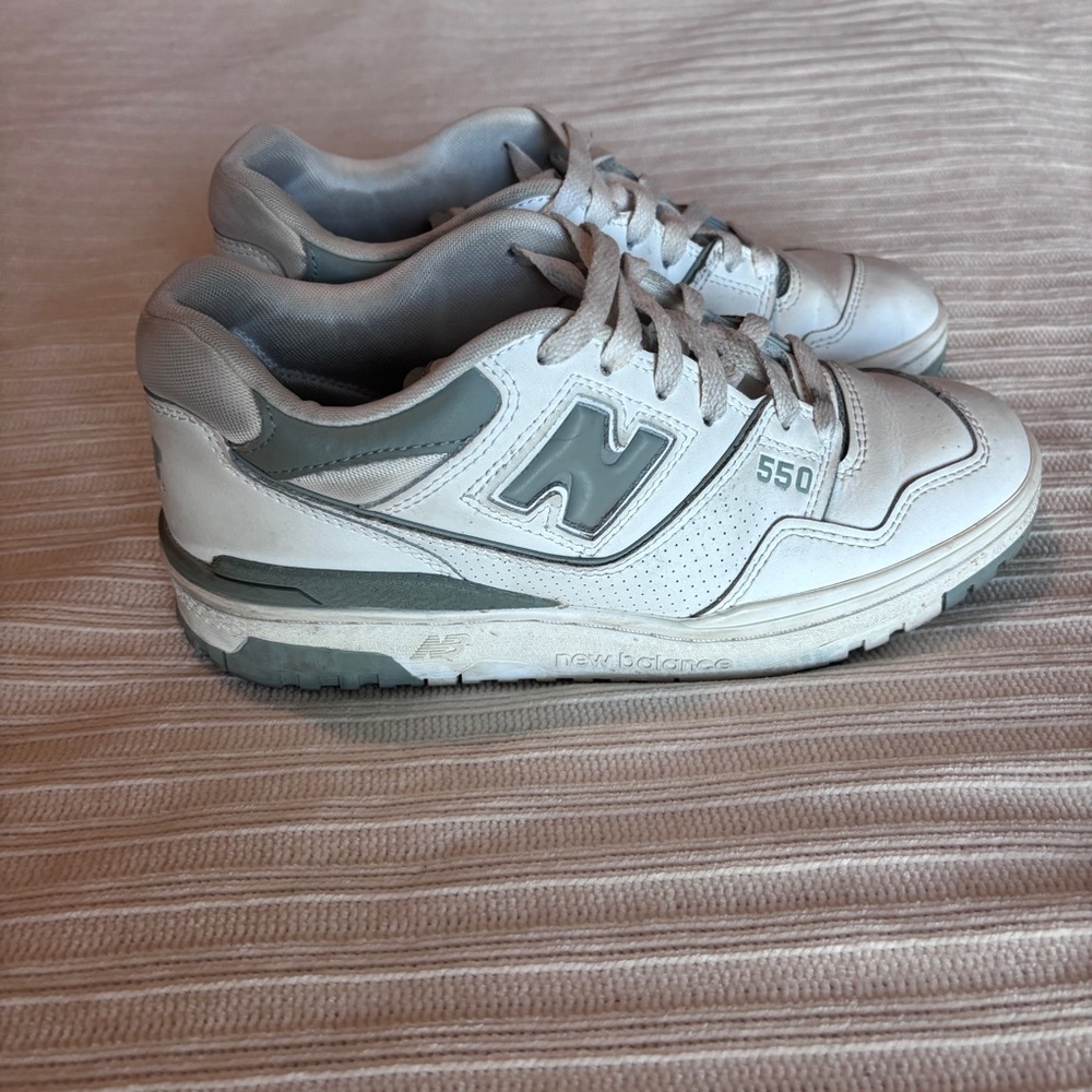 New Balance 550 Shoes